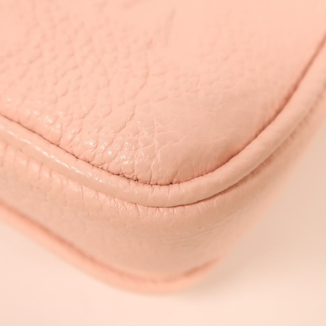 Louis Vuitton Handbag - 6