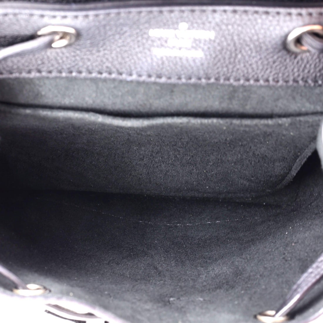 Louis Vuitton Handbag - 7