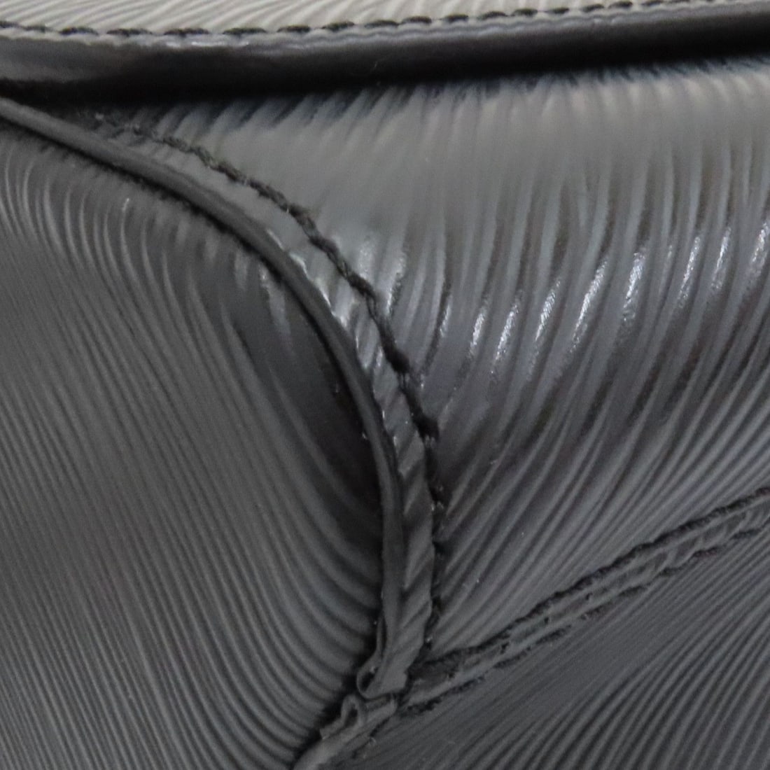 Louis Vuitton Handbag - 11