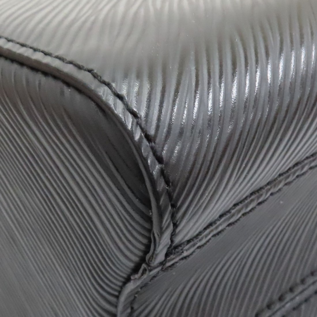 Louis Vuitton Handbag - 12