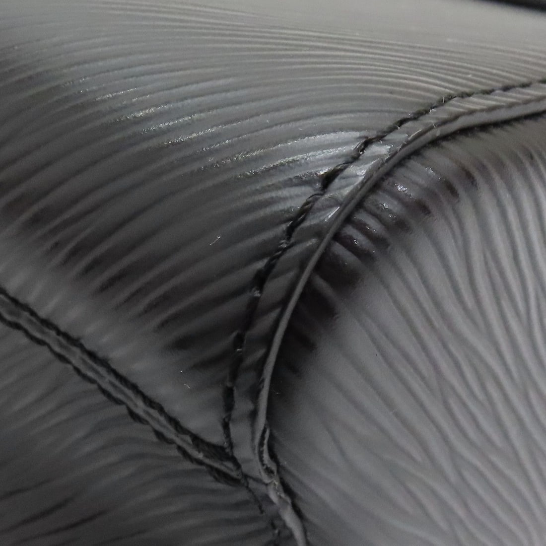 Louis Vuitton Handbag - 14