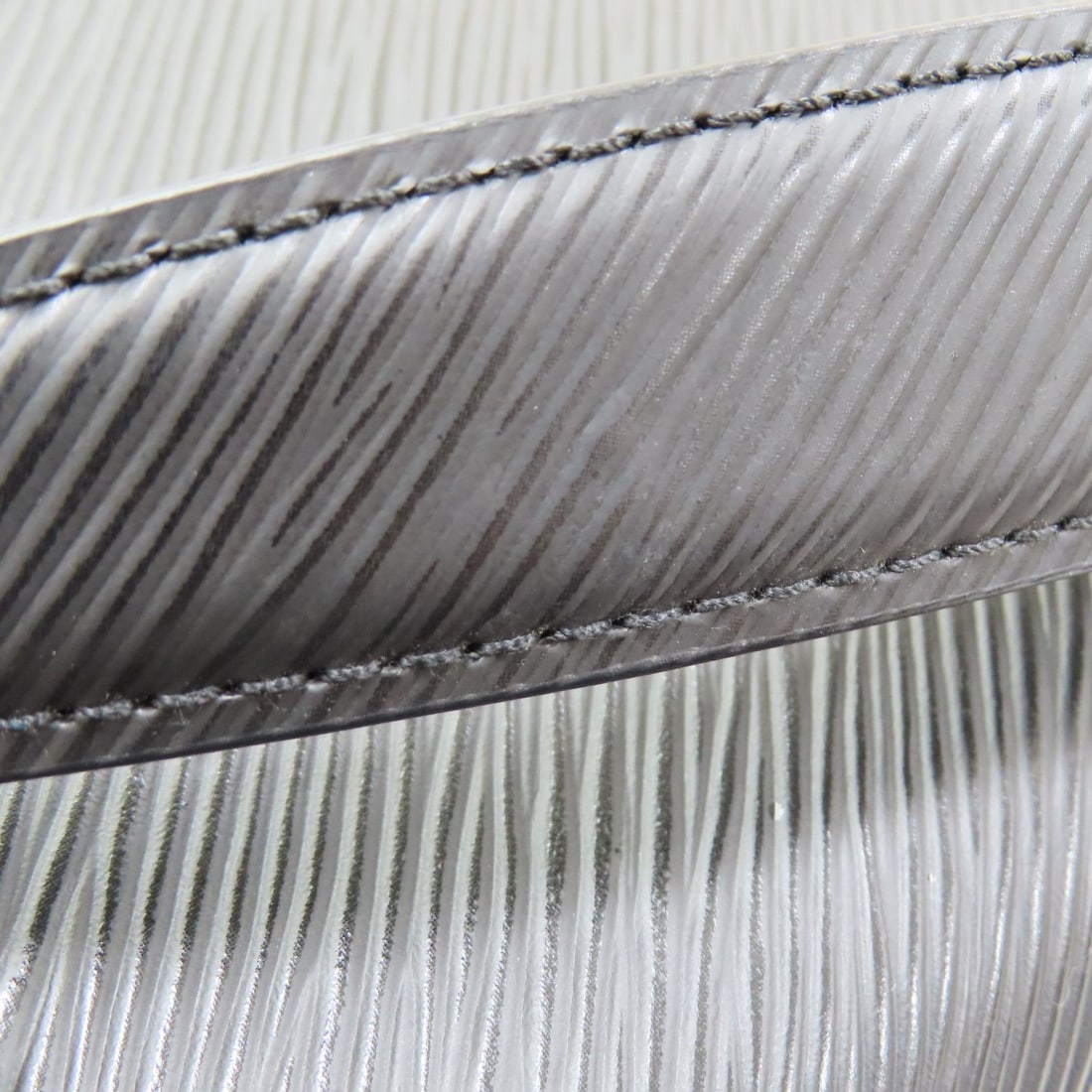 Louis Vuitton Handbag - 15