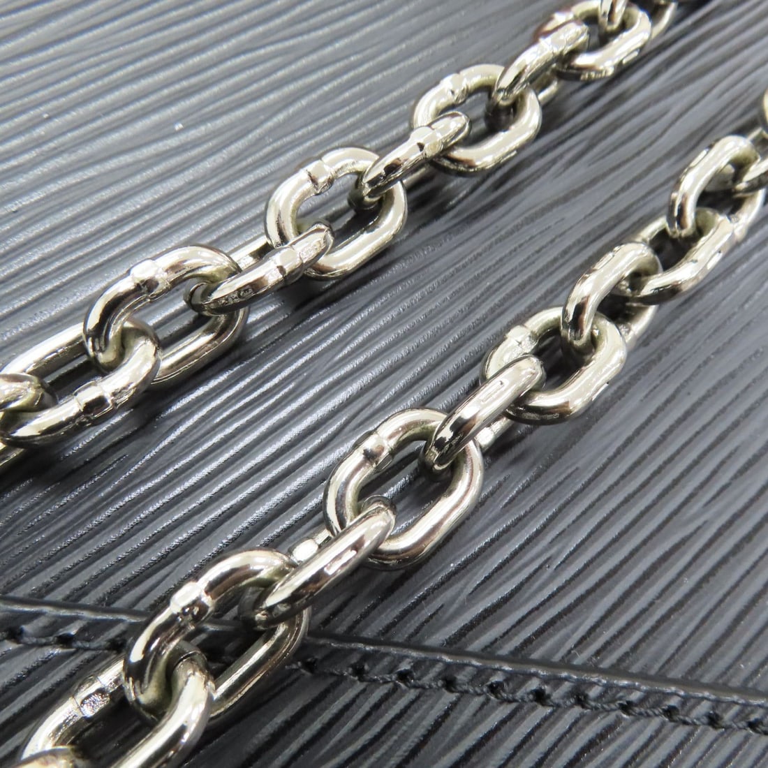 Louis Vuitton Handbag - 5