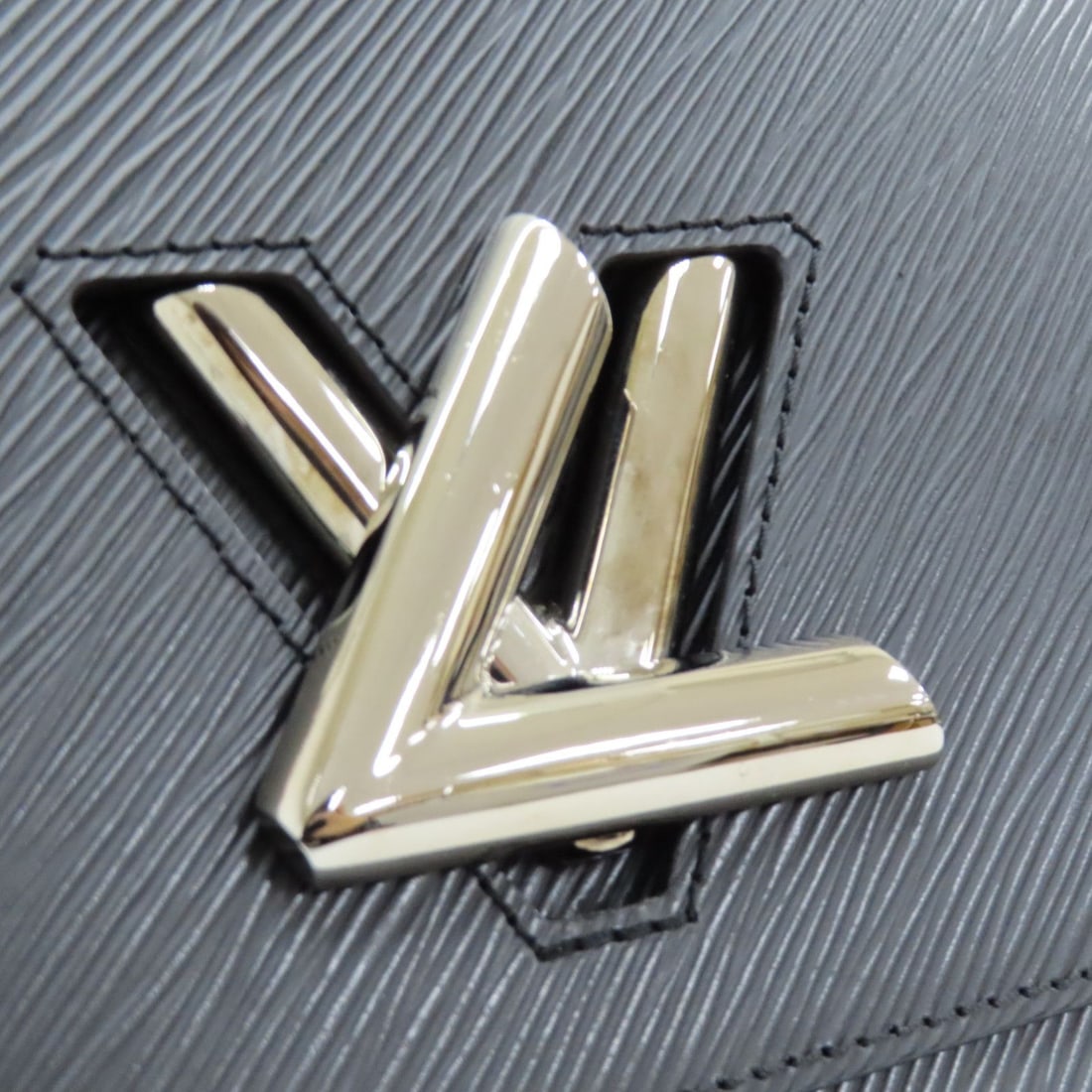 Louis Vuitton Handbag - 7