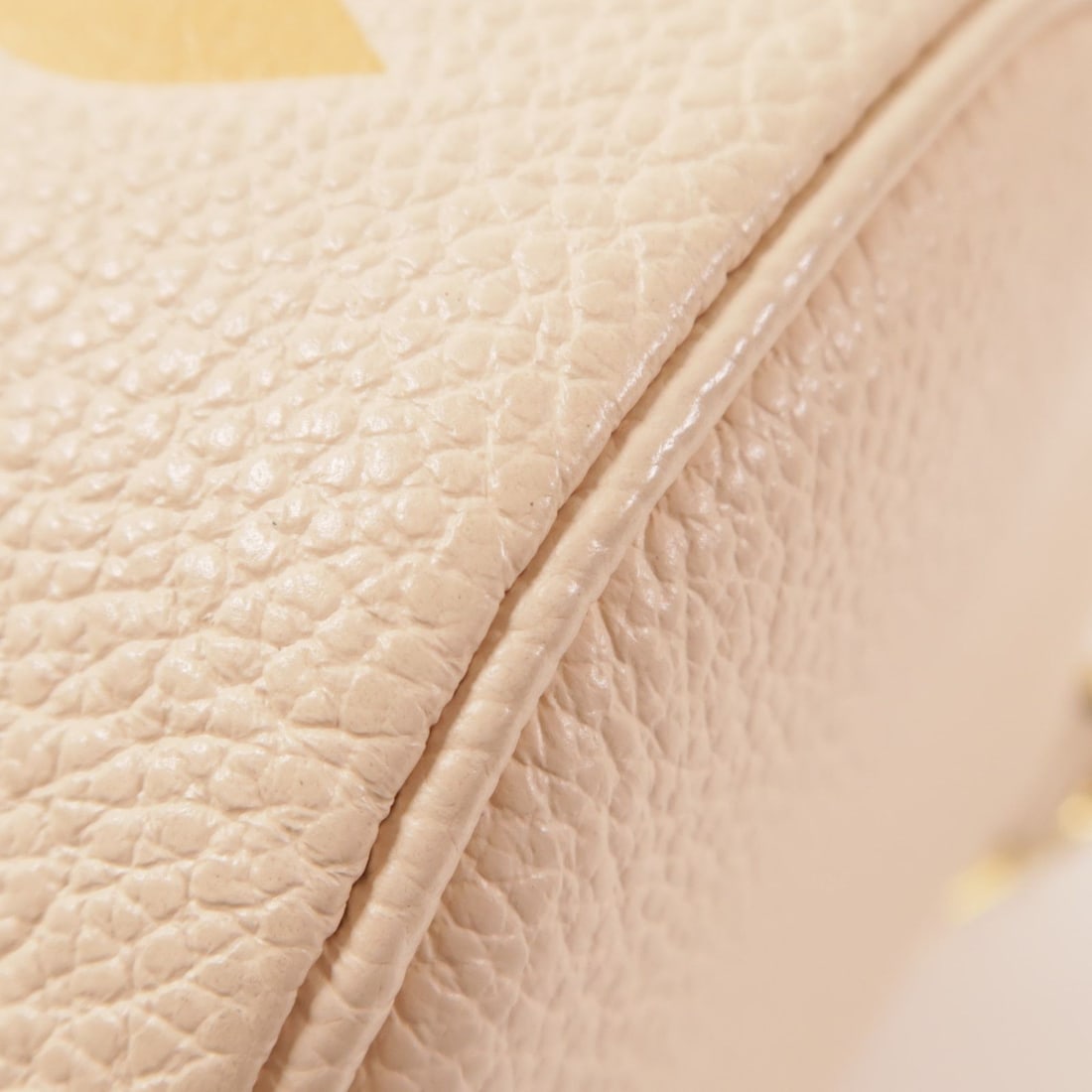 Louis Vuitton Handbag - 5