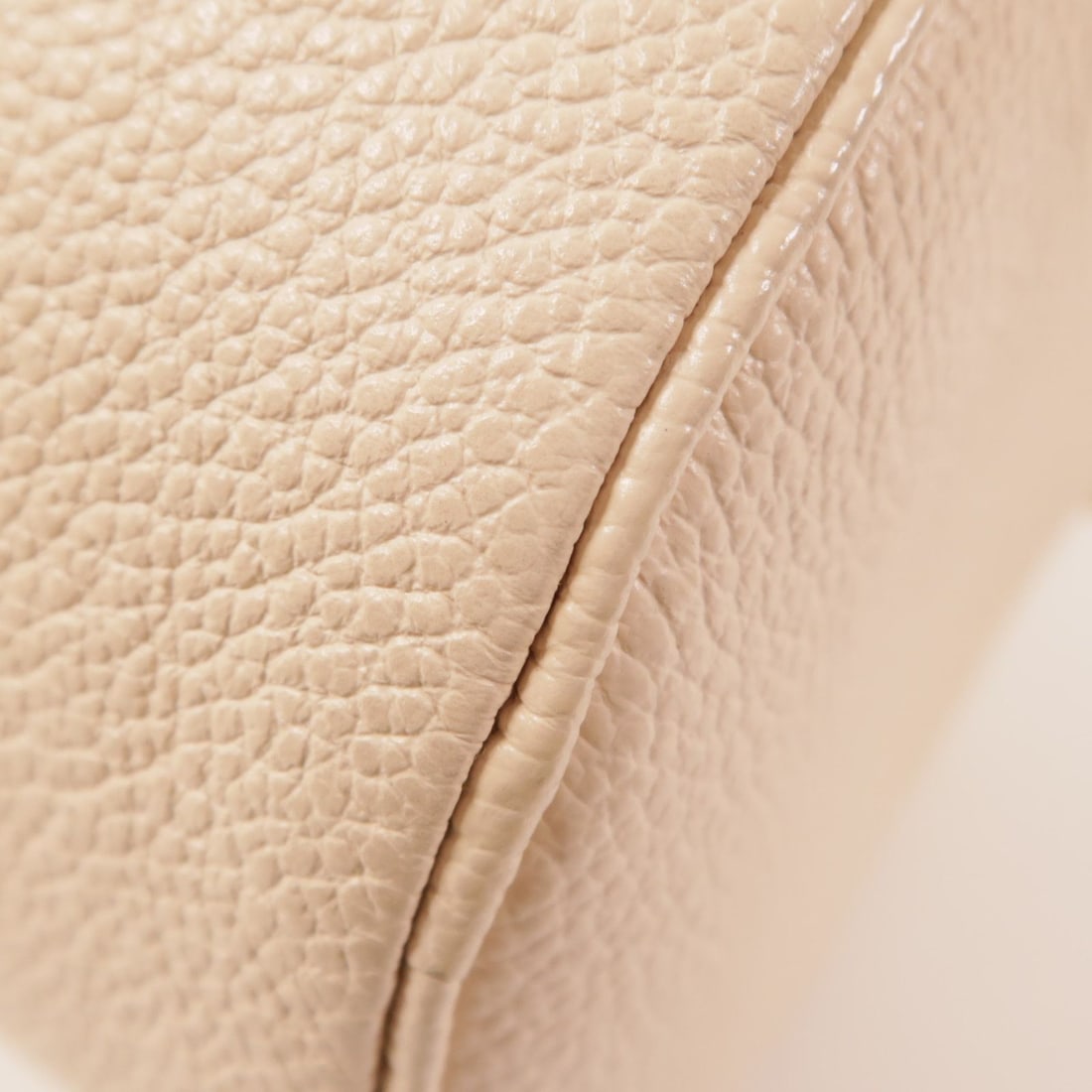 Louis Vuitton Handbag - 6