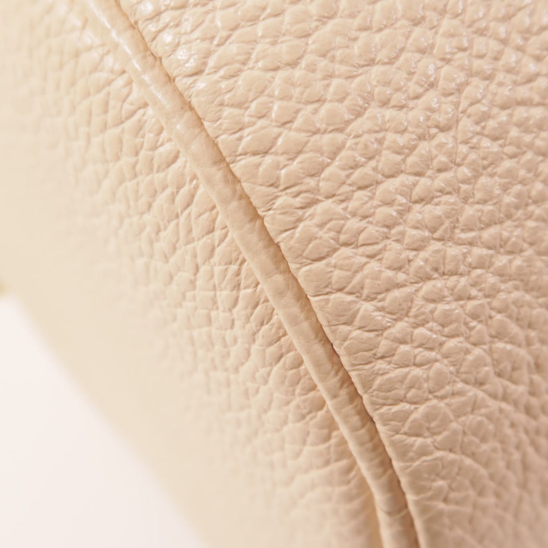 Louis Vuitton Handbag - 8