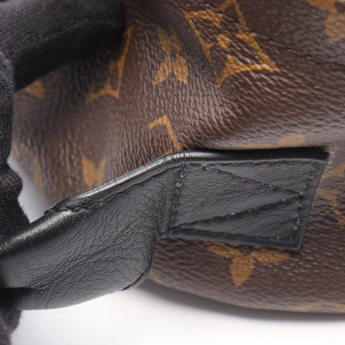 Louis Vuitton Handbag - 6