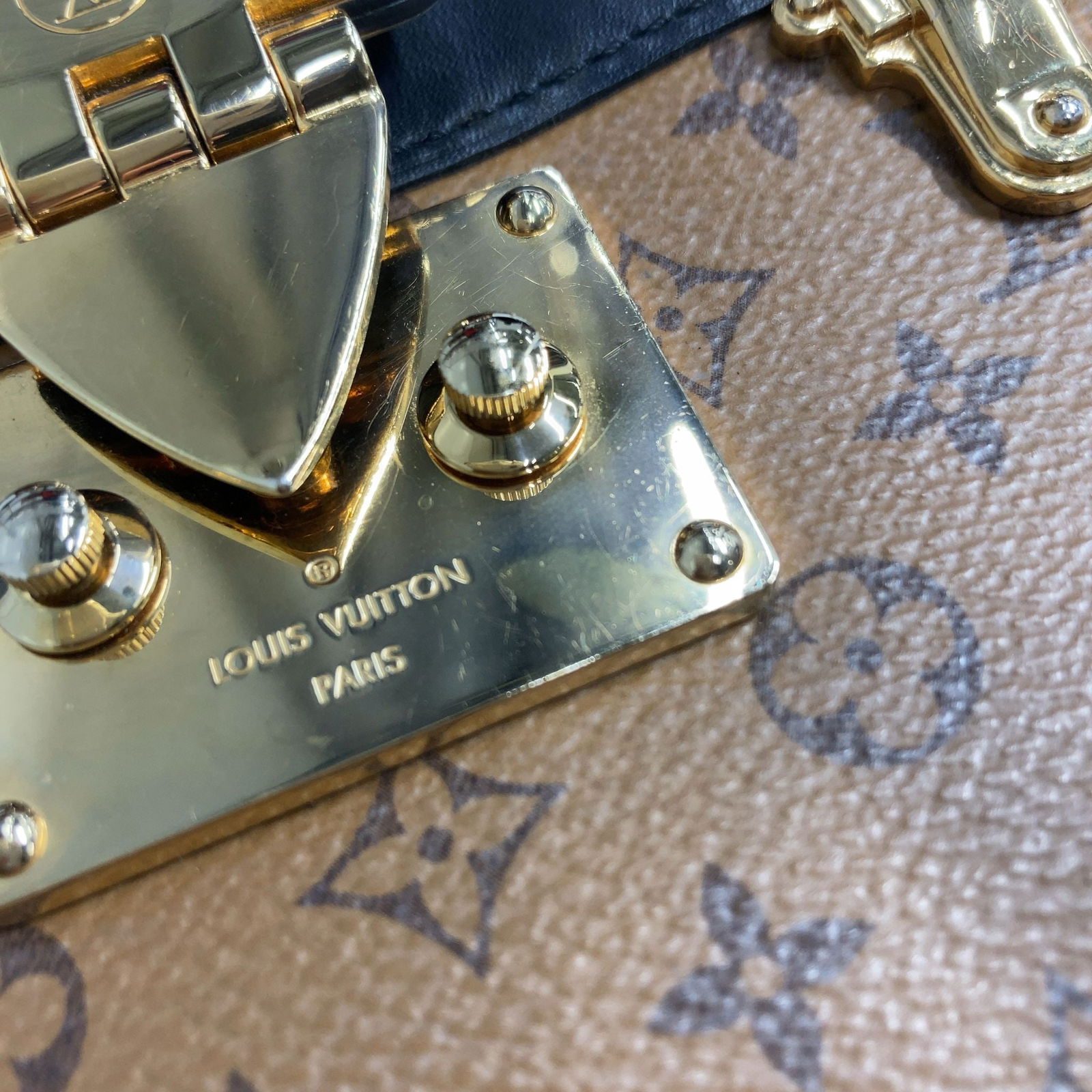 Louis Vuitton Handbag - 6