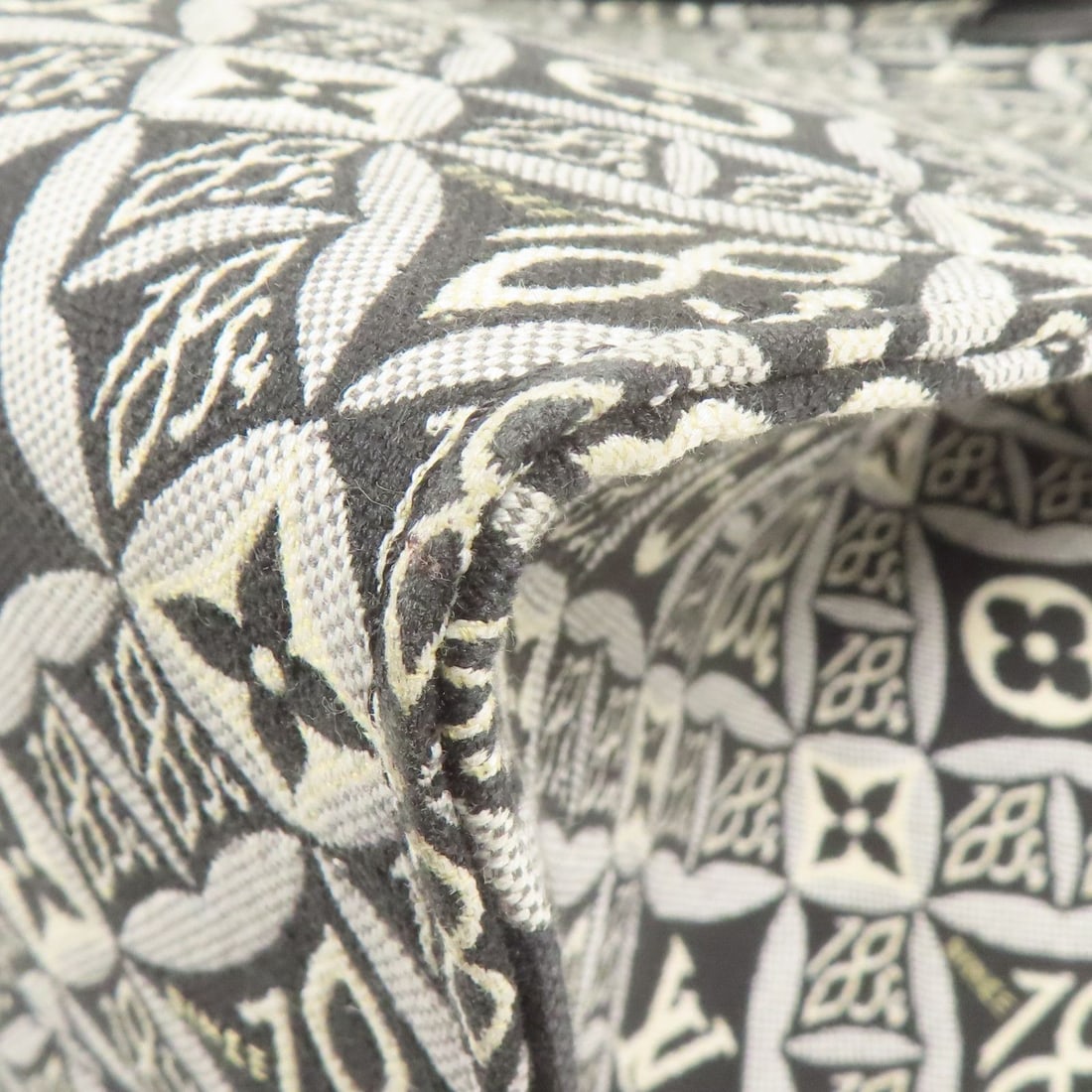 Louis Vuitton Handbag - 11