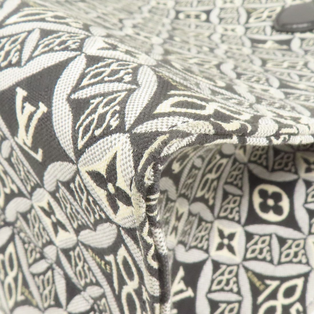 Louis Vuitton Handbag - 12