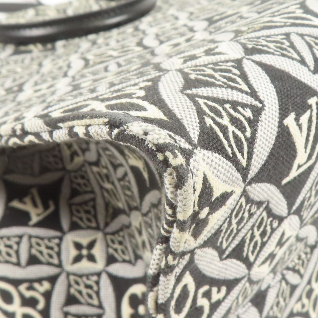 Louis Vuitton Handbag - 13