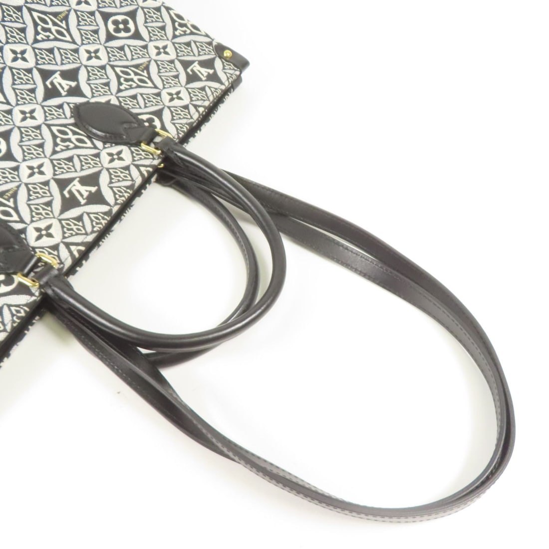 Louis Vuitton Handbag - 8