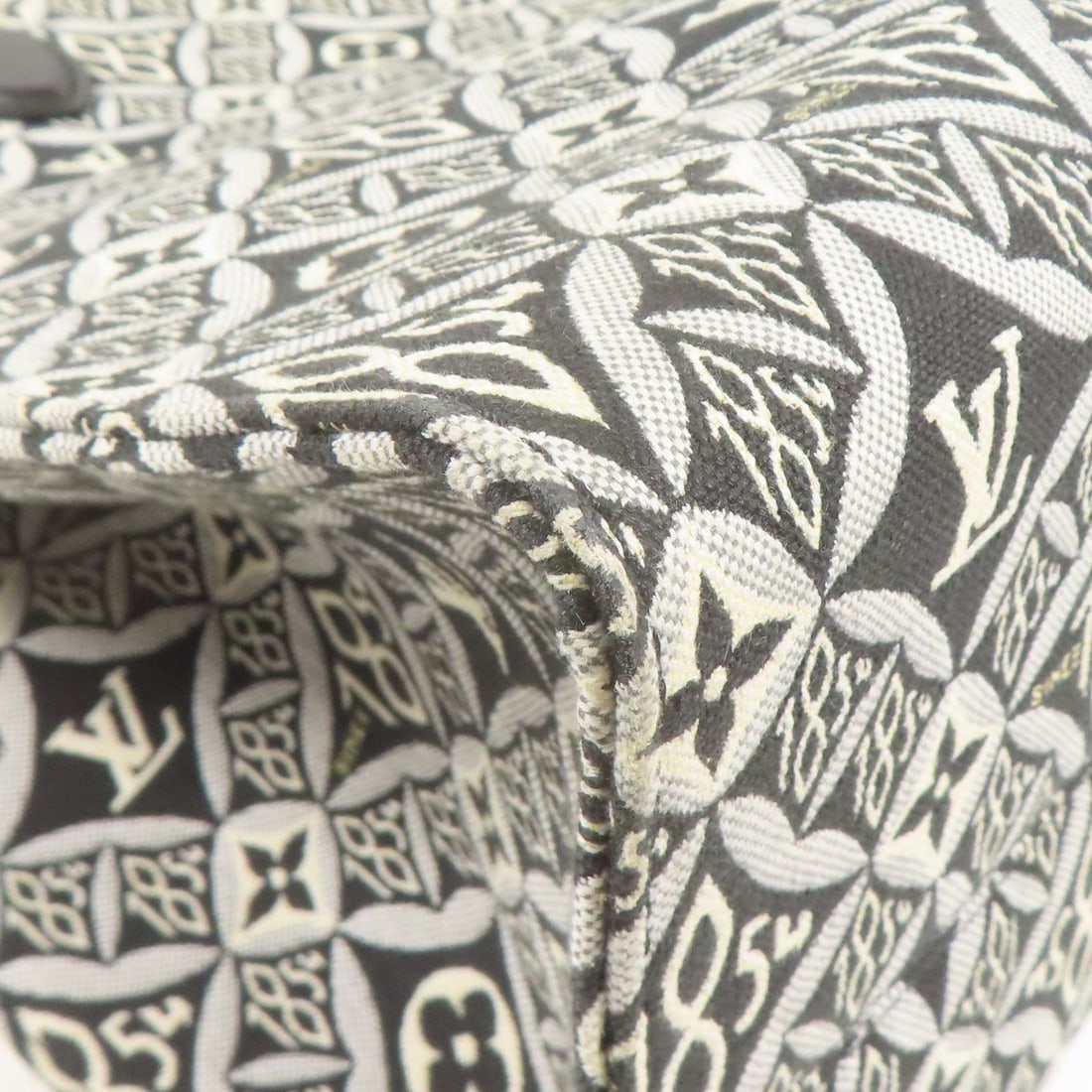 Louis Vuitton Handbag - 9