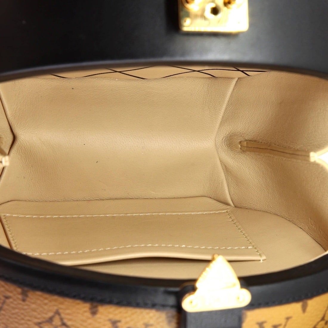 Louis Vuitton Handbag - 7