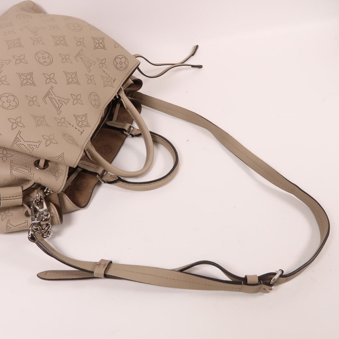 Louis Vuitton Handbag - 9