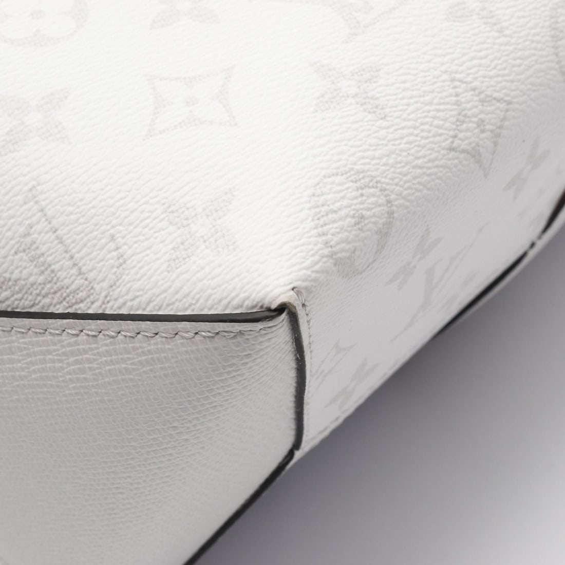 Louis Vuitton Handbag - 4