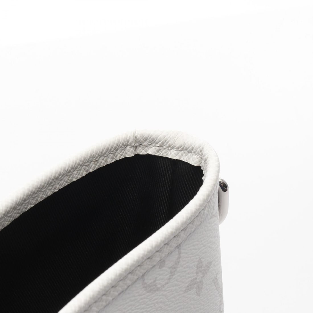 Louis Vuitton Handbag - 8