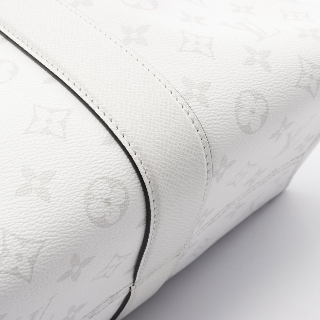 Louis Vuitton Handbag - 9