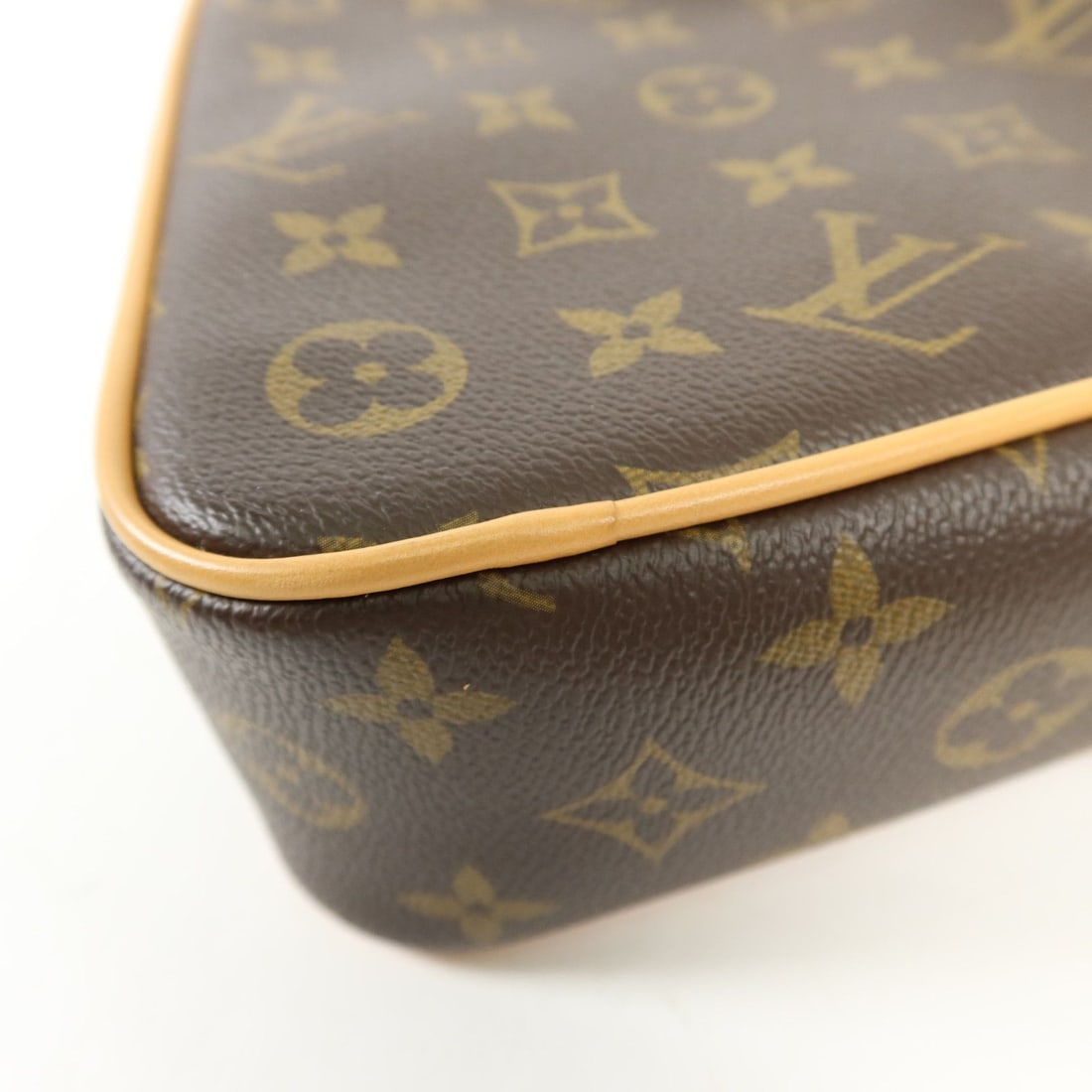 Louis Vuitton Handbag - 11