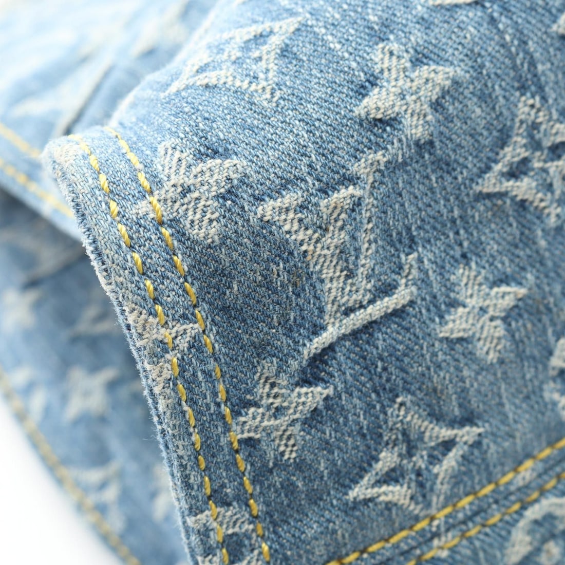 Louis Vuitton Handbag - 7