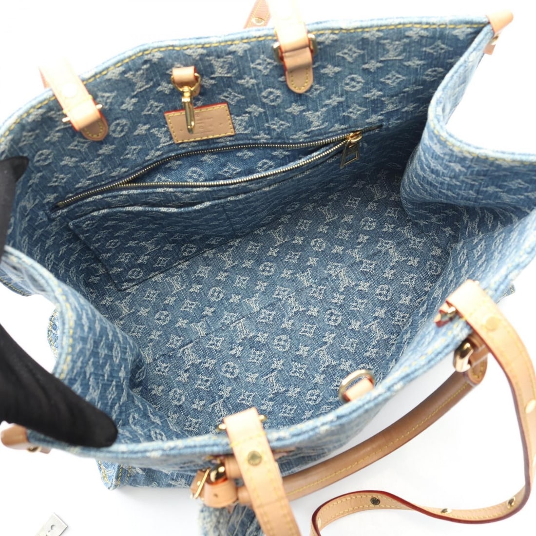 Louis Vuitton Handbag - 8