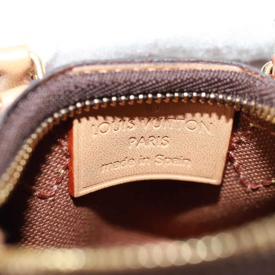 Louis Vuitton Handbag - 10