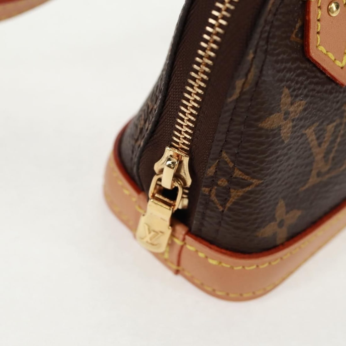 Louis Vuitton Handbag - 13