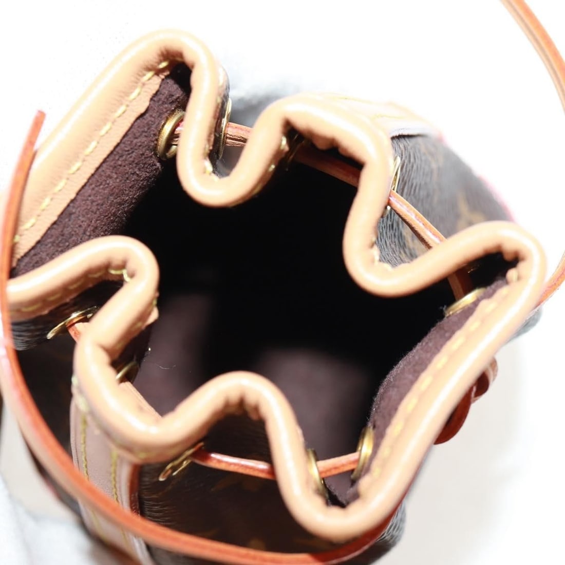 Louis Vuitton Handbag - 15