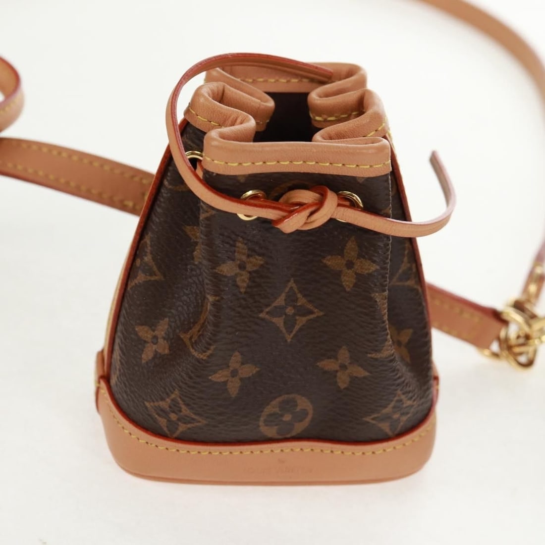 Louis Vuitton Handbag - 3