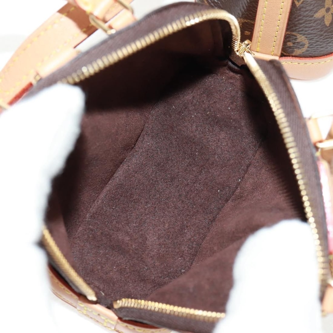 Louis Vuitton Handbag - 5