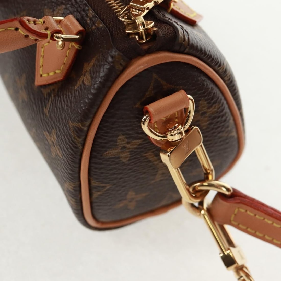 Louis Vuitton Handbag - 7