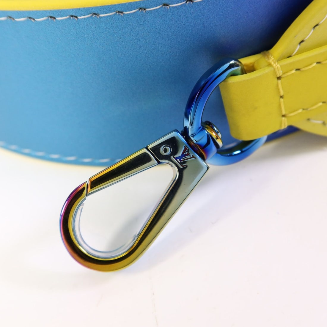 Louis Vuitton Handbag - 8