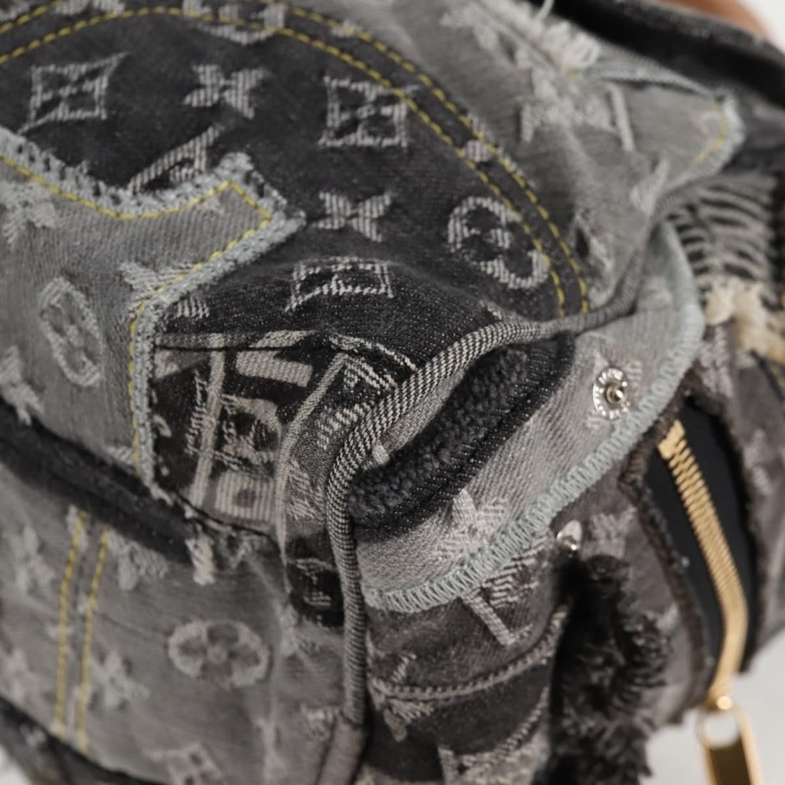 Louis Vuitton Handbag - 14