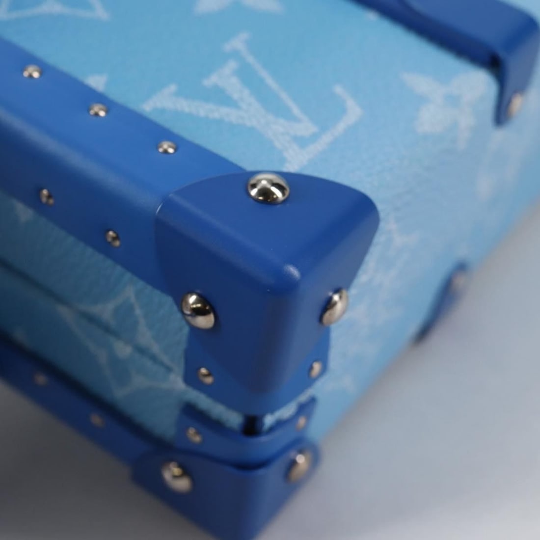 Louis Vuitton Handbag - 17