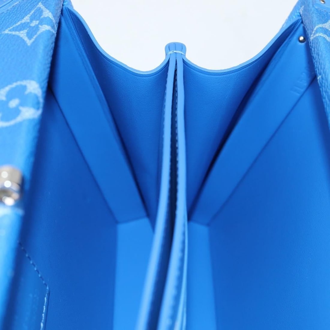 Louis Vuitton Handbag - 19