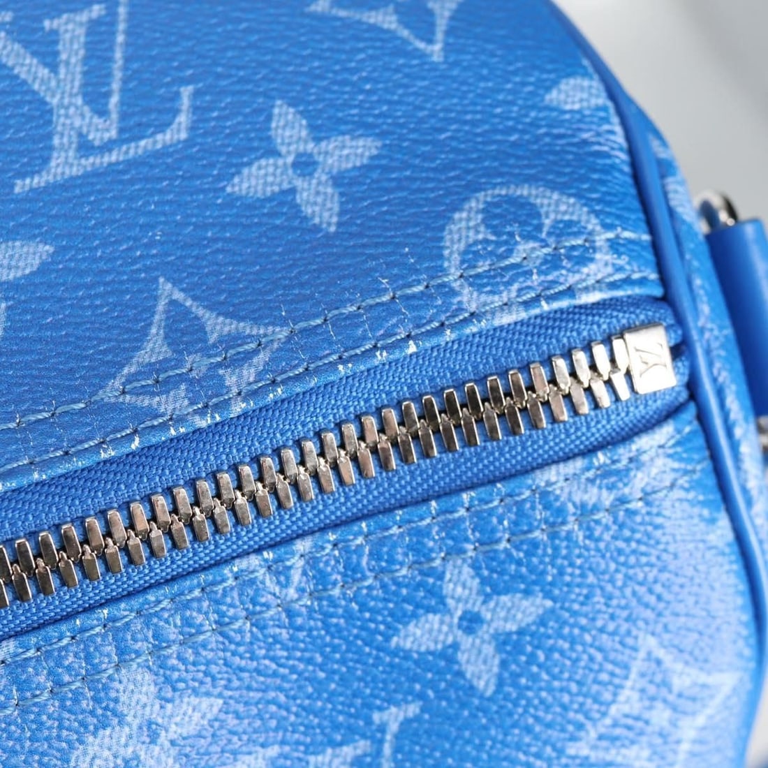 Louis Vuitton Handbag - 10