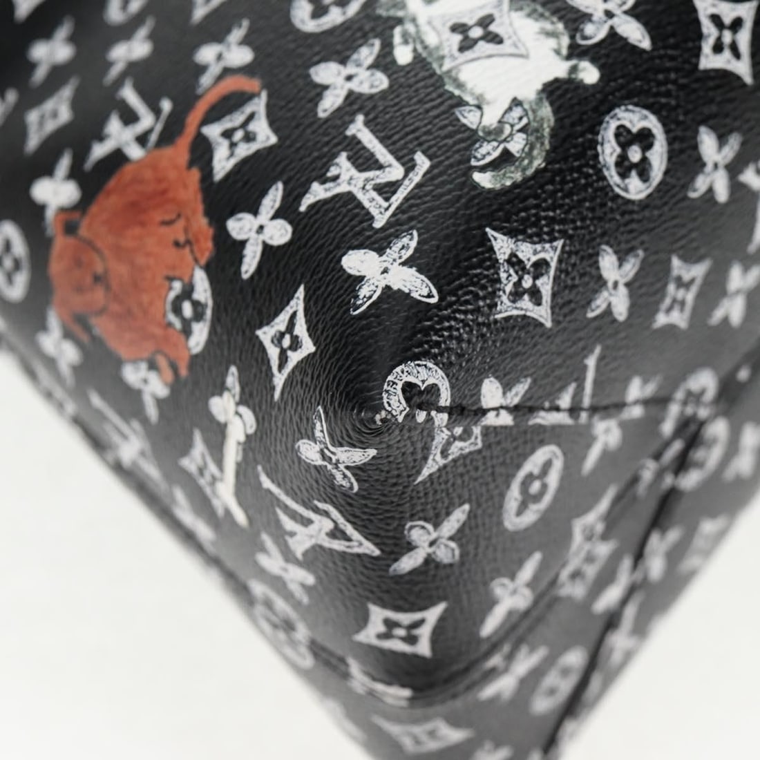 Louis Vuitton Handbag - 17