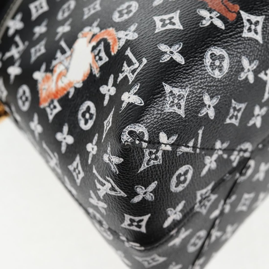 Louis Vuitton Handbag - 18