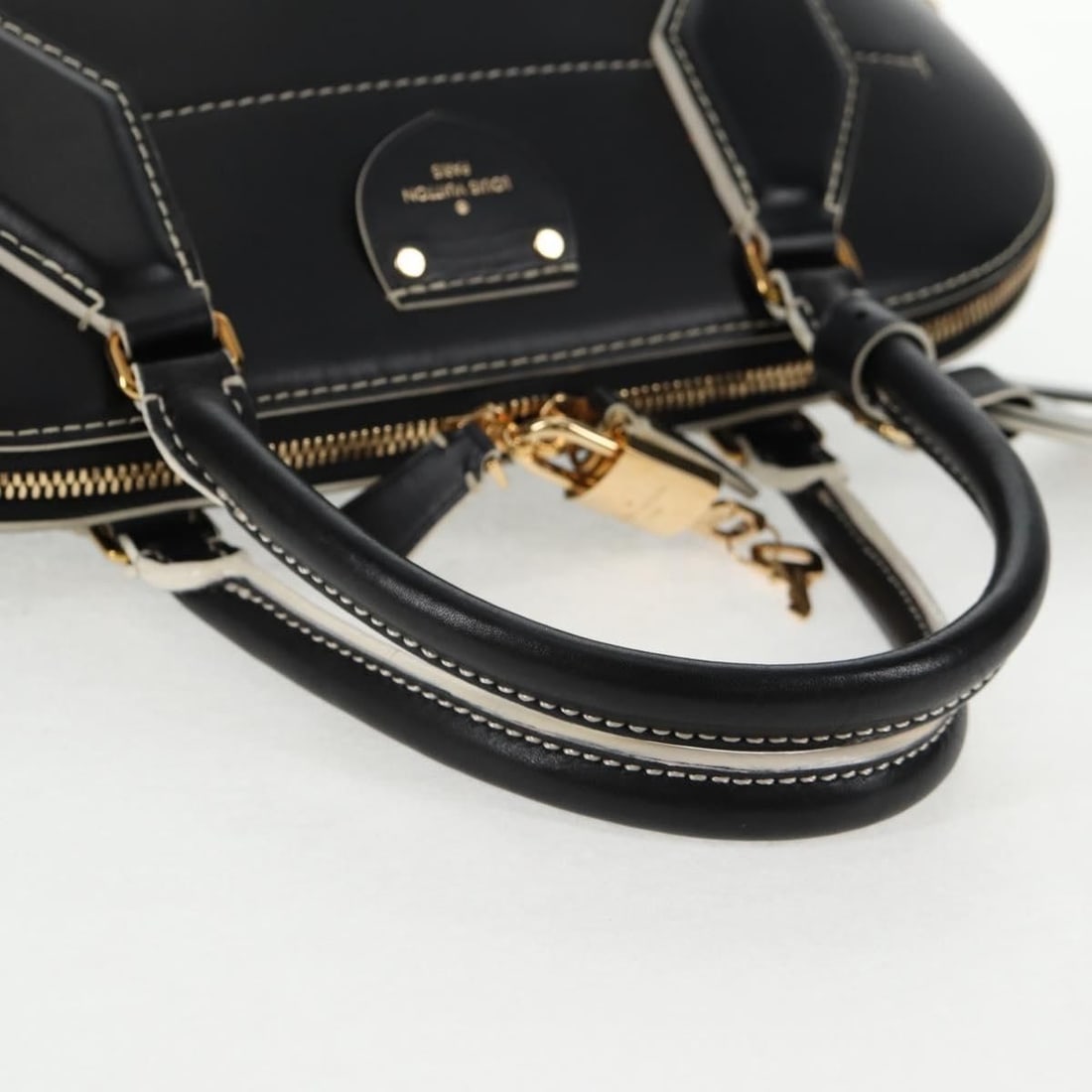 Louis Vuitton Handbag - 3