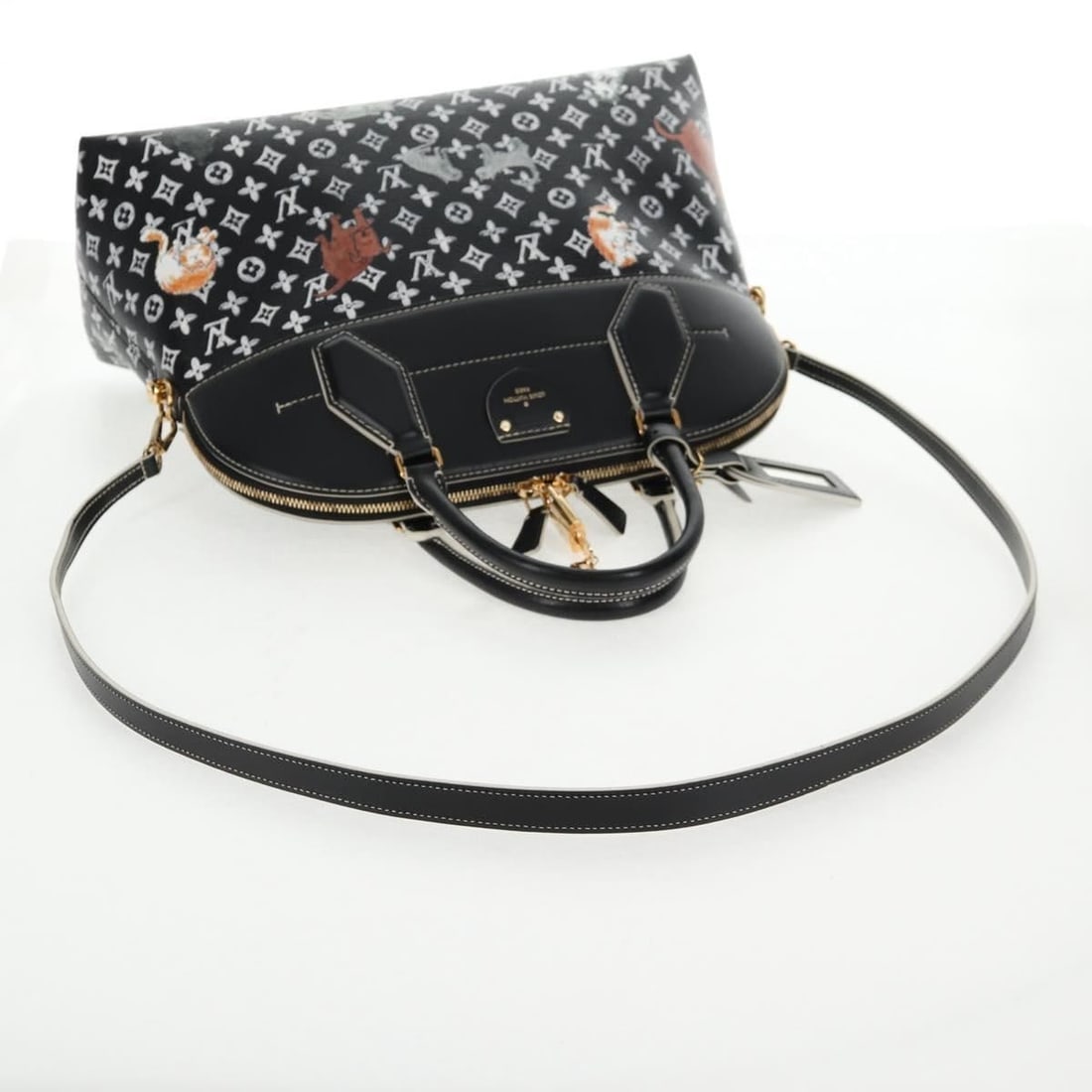 Louis Vuitton Handbag - 8