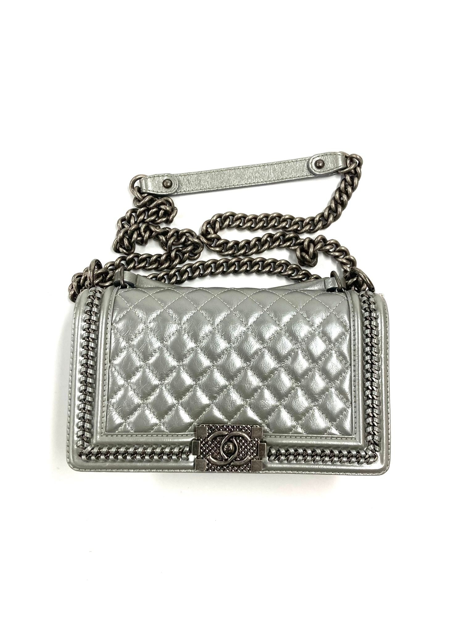 Chanel Boy Chain Shoulder Bag: Chanel Boy Chain Shoulder Bag