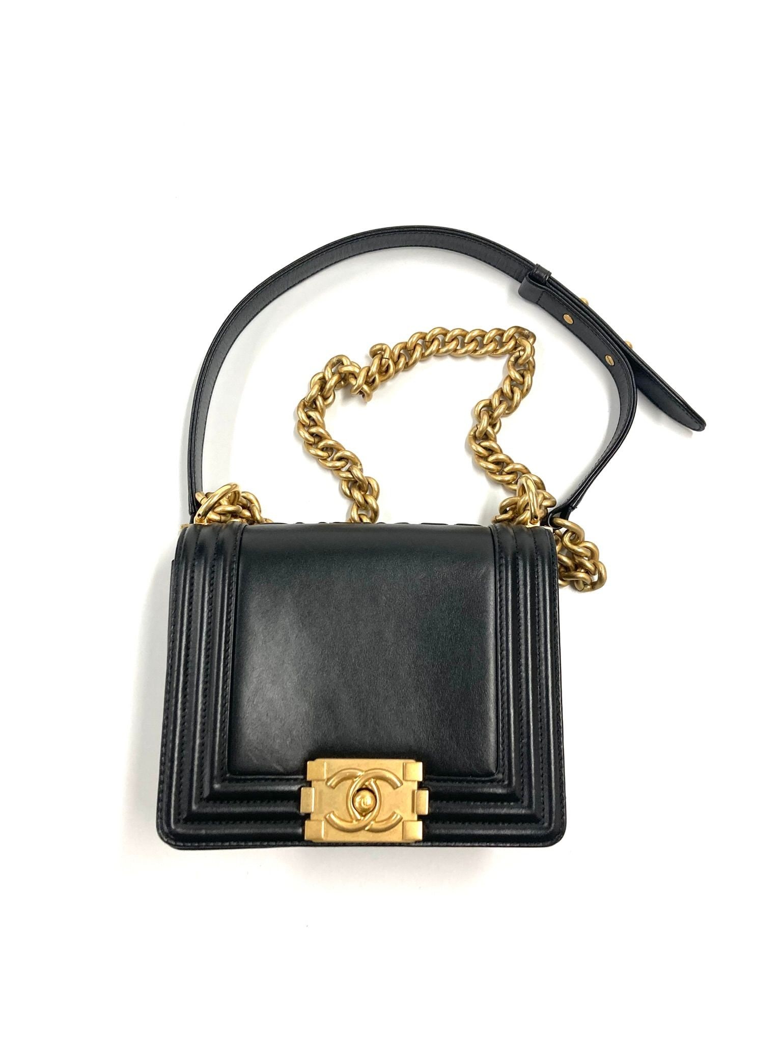 Chanel Boy Chain Shoulder Bag: Chanel Boy Chain Shoulder Bag