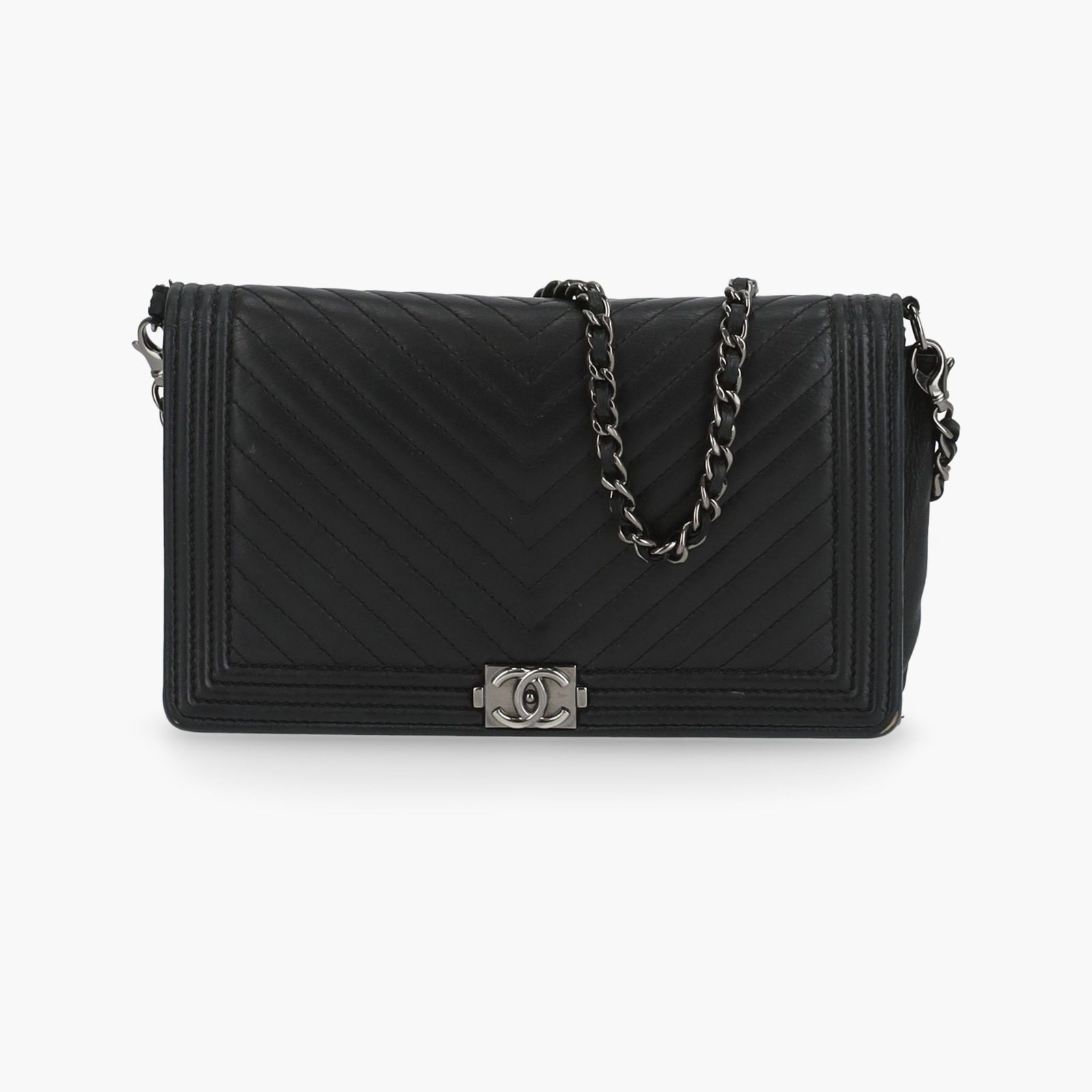 Chanel Chevron Boy Bag: CHANEL Chevron Boy Bag- Black nickle hardware- Black chevron quilted leather- Chainlink and leather detachable shoulder strap - Single exterior patch pocket at back- Black fabric lining, five interior