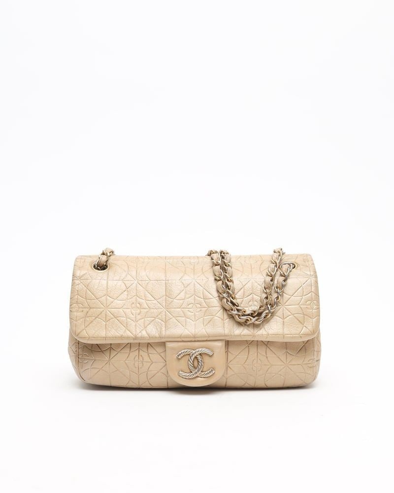 Chanel Vintage Paris-Moscou Medium Flap Bag: Chanel Paris-Moscou Medium Flap Bag- Gold-tone hardware - Beige leather in quilted pattern with jacquard details- Gold trimmings- Beige nylon lining- VintageOverall Preloved Condition: Very Good.Exter