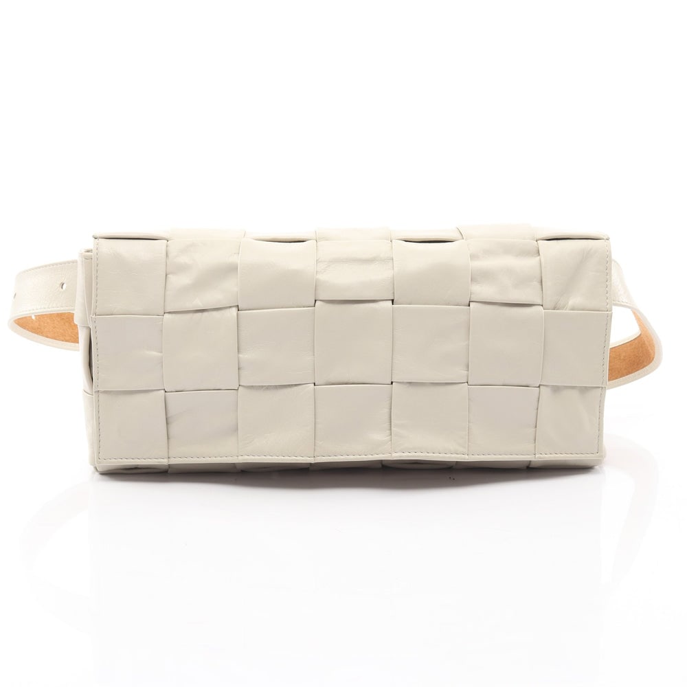Bottega Stretch Cassette Belt Bag: Ivory leather waist bag. Model 629068. 28 x 12.5 x 4.5 cm.