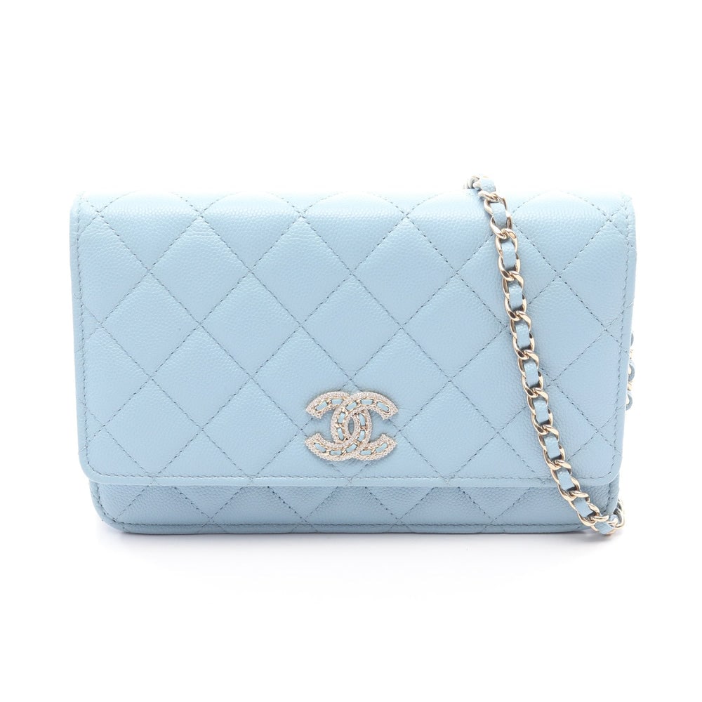 Chanel 19 Chain Wallet Blue: Light blue caviar skin chain wallet with gold hardware. 19 x 13 x 4 cm.