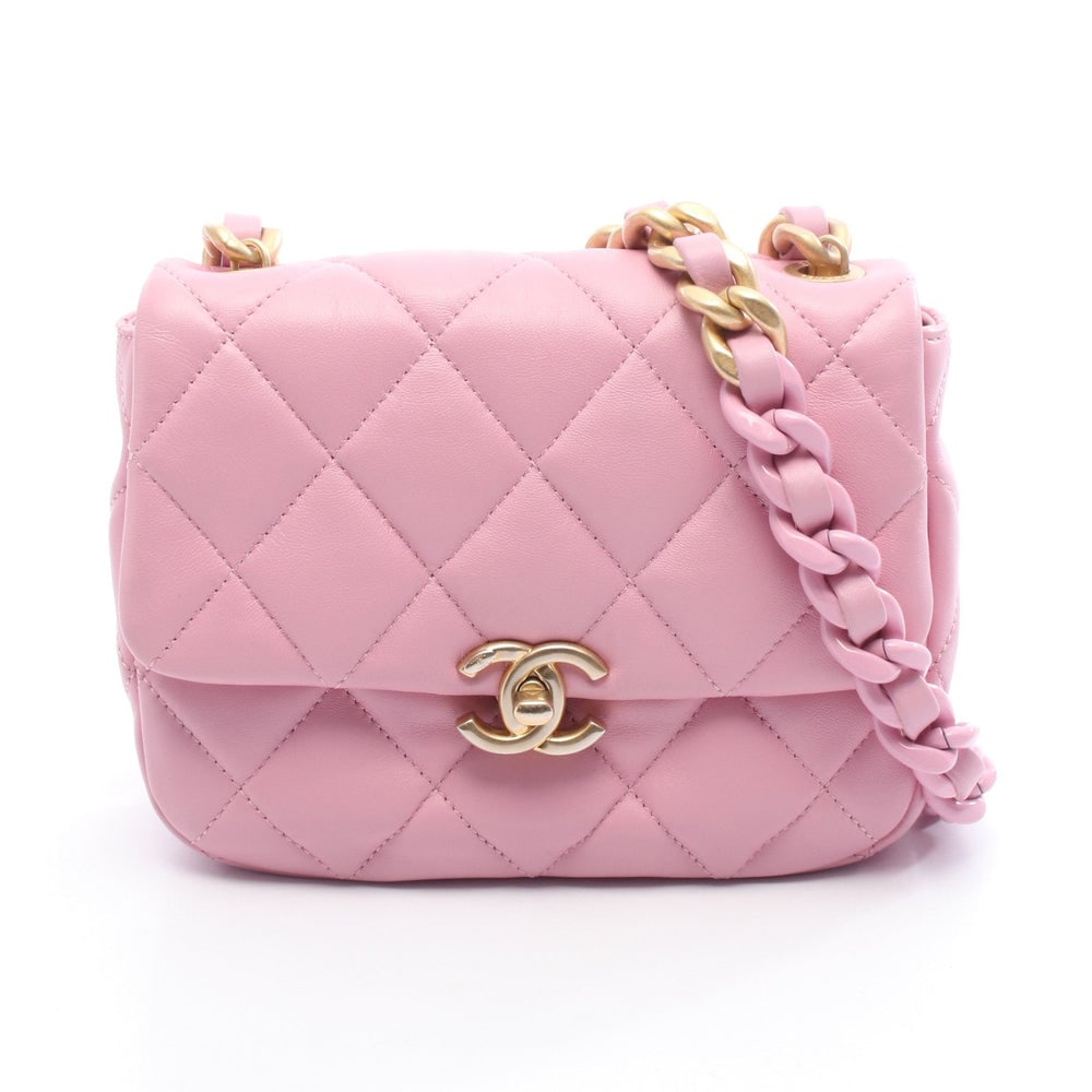 Chanel Mini Matelasse Pink: Pink leather mini chain shoulder bag. 18 x 14 x 4.5 cm.