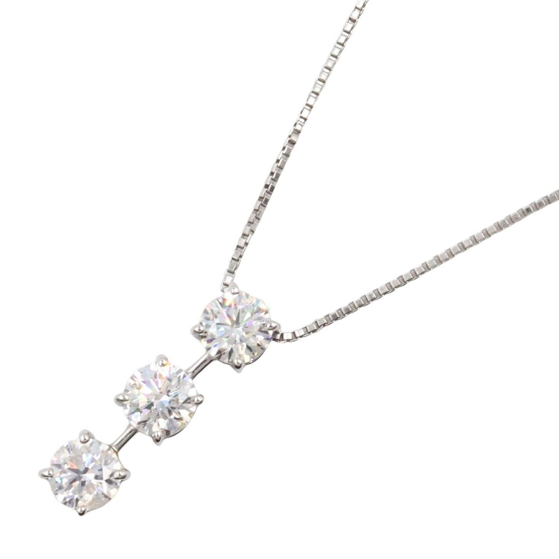 Diamond Necklace Platinum: Diamond necklace in PT900 and PT850 platinum.