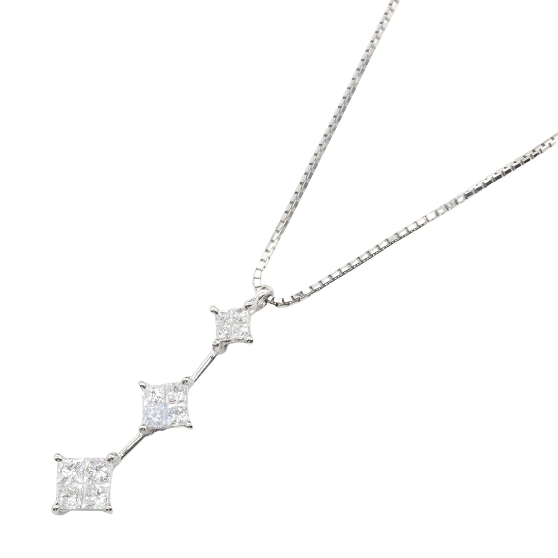 Diamond Necklace Platinum: Diamond necklace in PT900 and PT850 platinum.